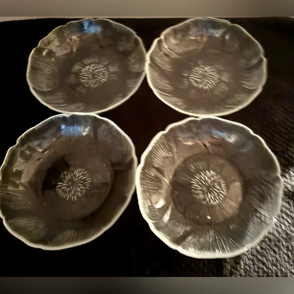 4 Arcoroc Fleur bowls/dishes. 5.75” - Picture 9 of 16
